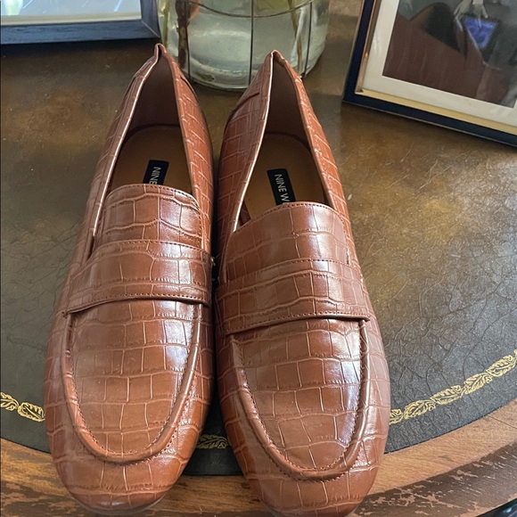 Nine West Gold Flats with Bow Detail - Picture 2 of 4